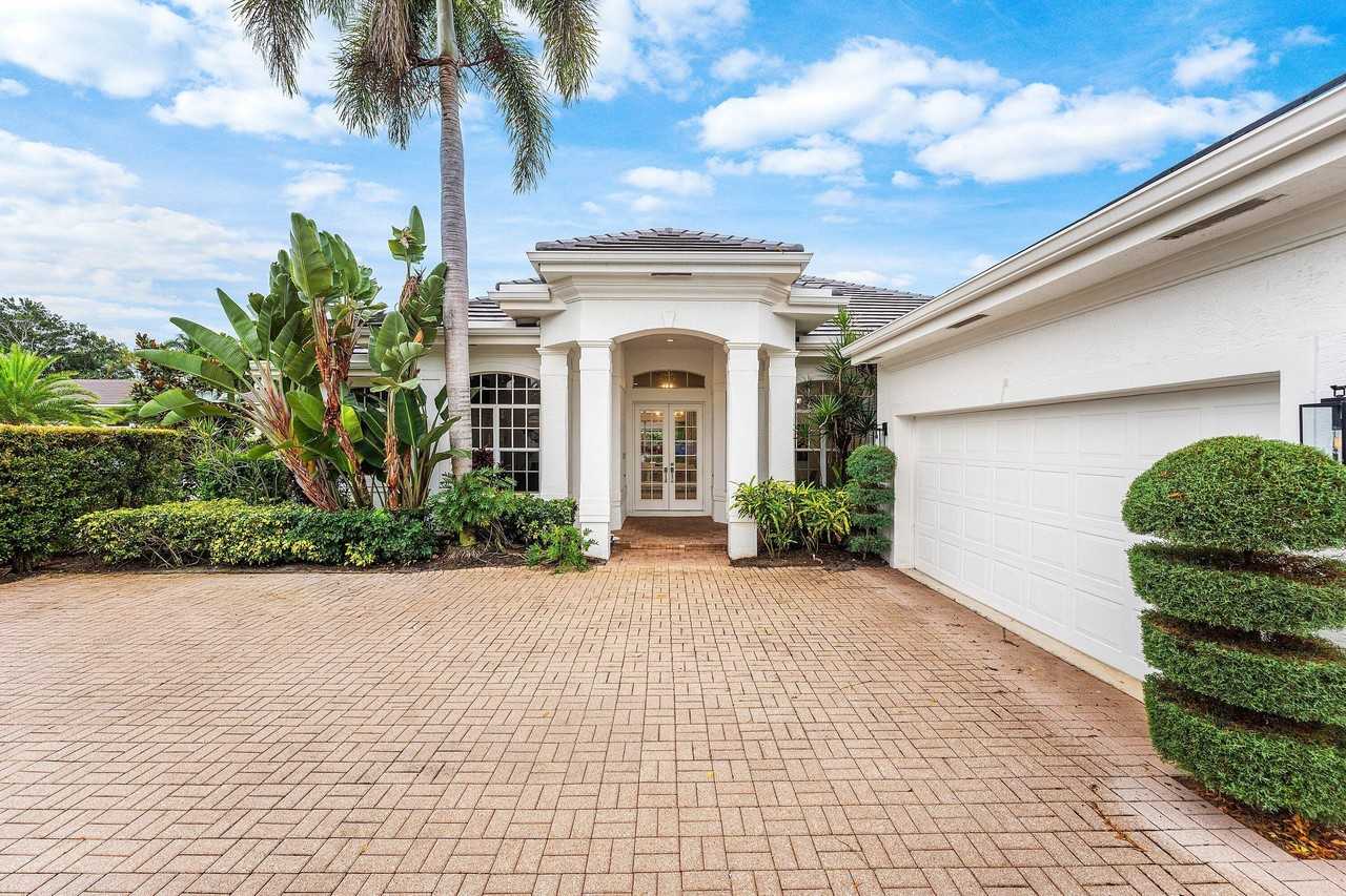 132 Pembroke Dr - Photo 3 of 50