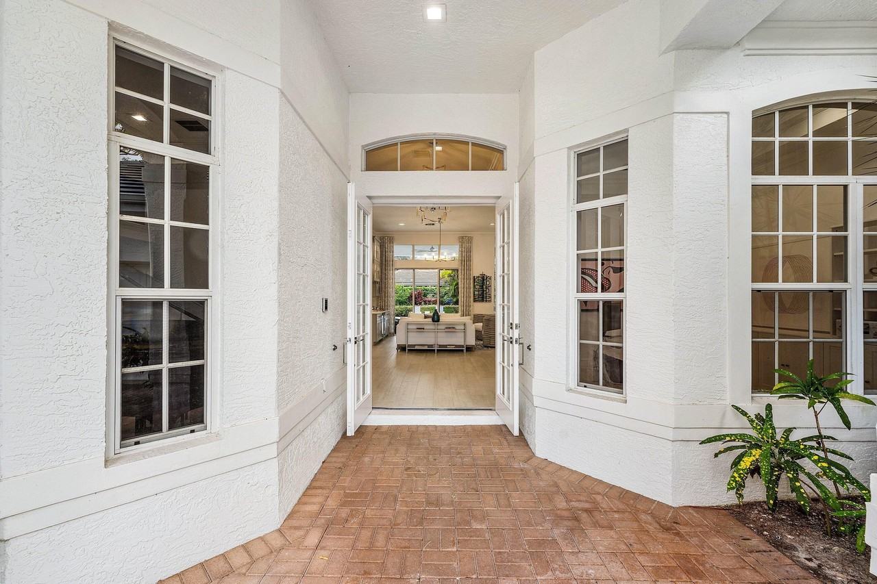 132 Pembroke Dr - Photo 4 of 50