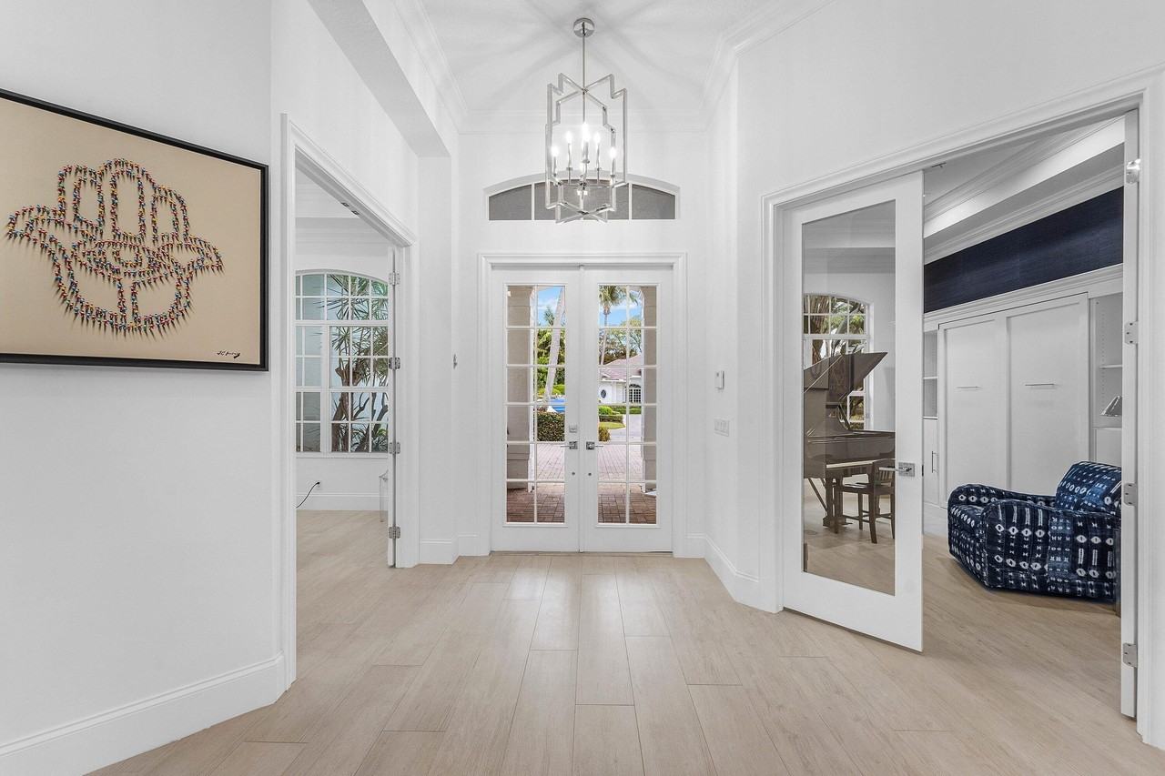 132 Pembroke Dr - Photo 5 of 50