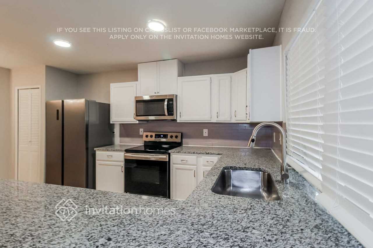 5116 Avery Ln - Photo 7 of 16