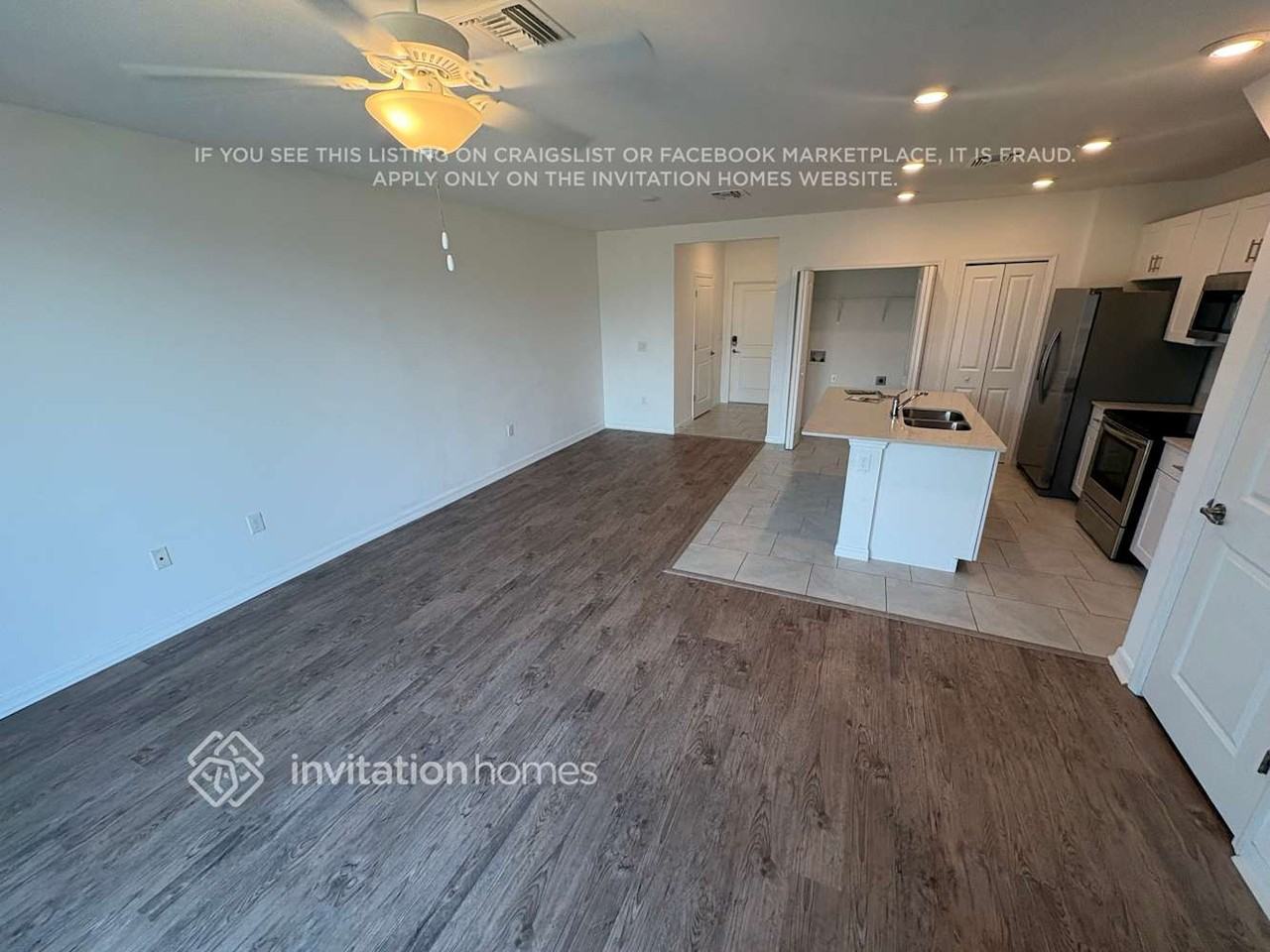 2035 E Landings Way - Photo 3 of 32