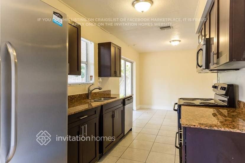 1443 Sw 10th St - Photo 5 of 15