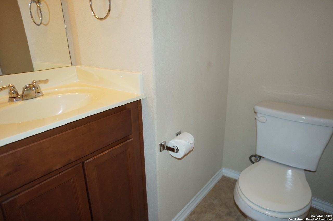 10213 Sparkle Pt - Photo 5 of 45