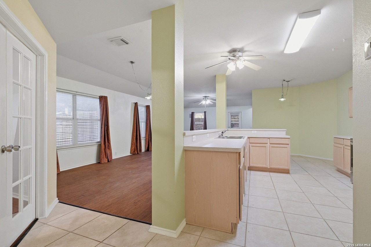 6619 Chasethorn Dr - Photo 3 of 31