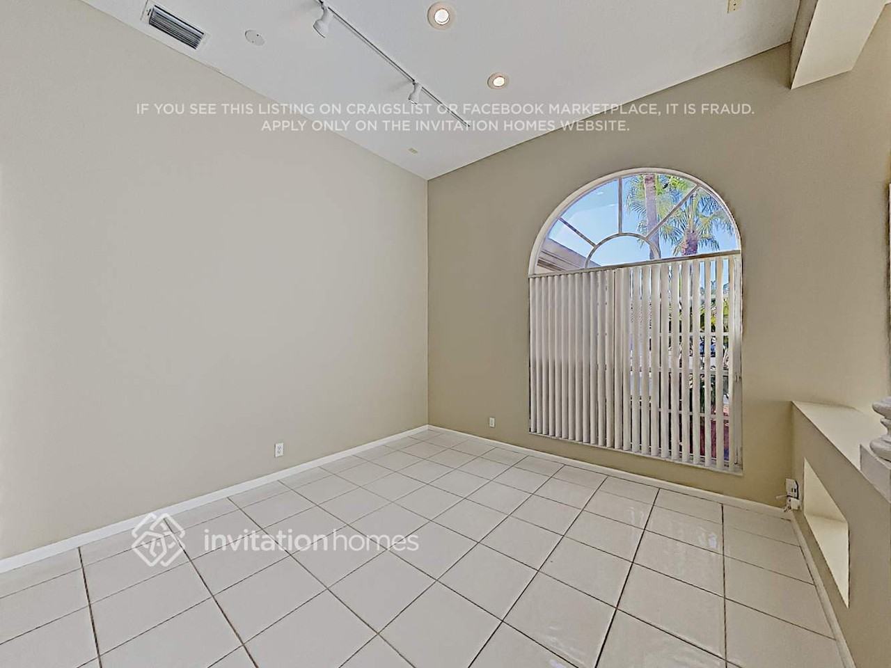 8227 Nw 41st St - Photo 3 of 24