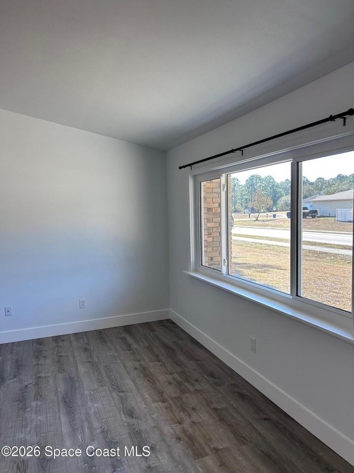 1197 Walden Blvd Se - Photo 4 of 25