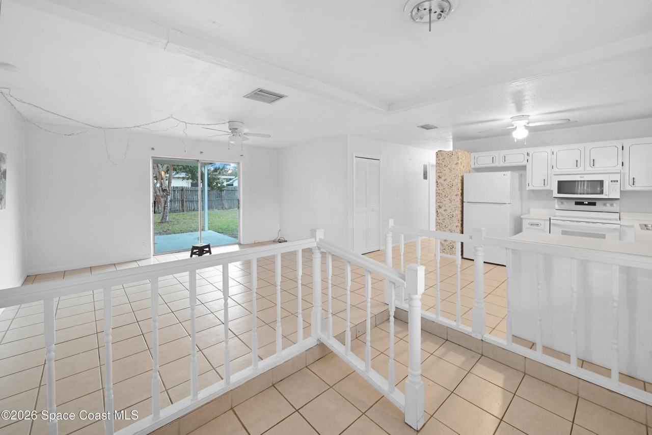 516 Falmouth Ave - Photo 3 of 20