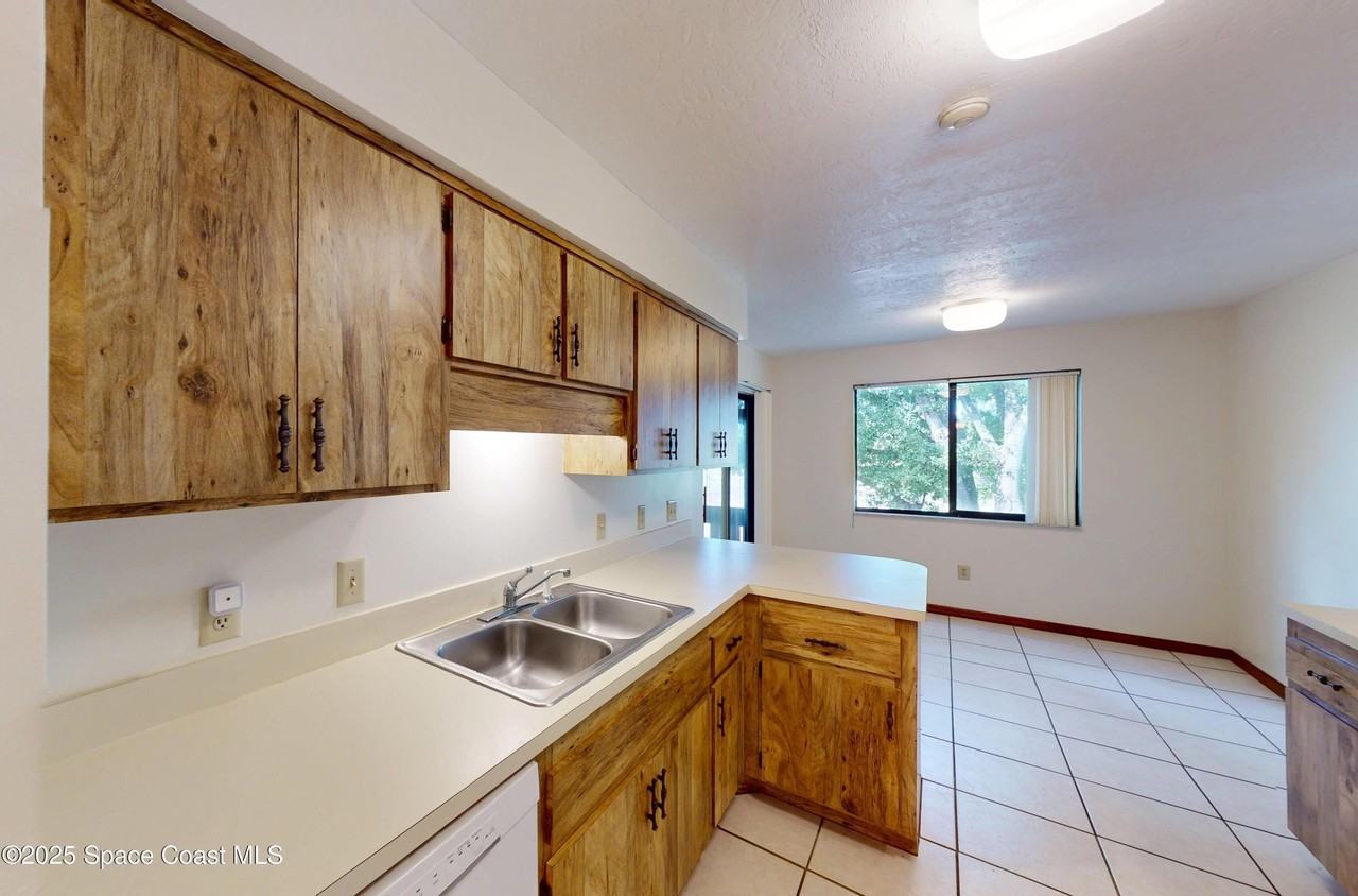 9017 Manchester Ln Unit 21e #21E - Photo 6 of 32