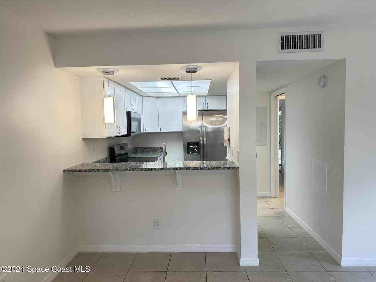 3018 Sir Hamilton Cir Unit 6 #6 - Photo 5 of 15