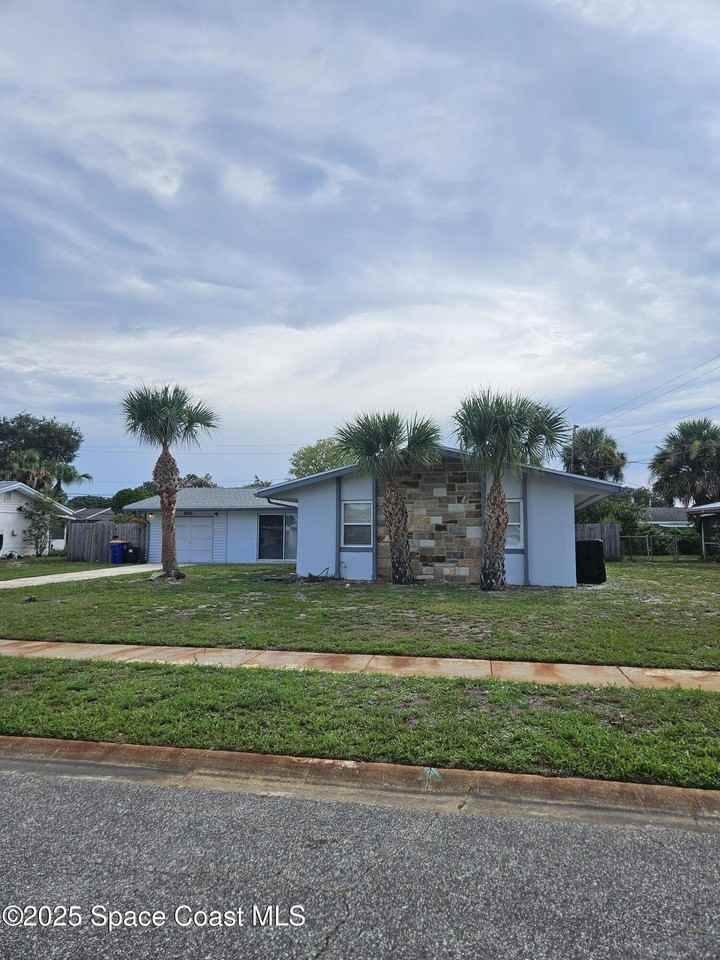 955 Beechfern Ln - Photo 2 of 32