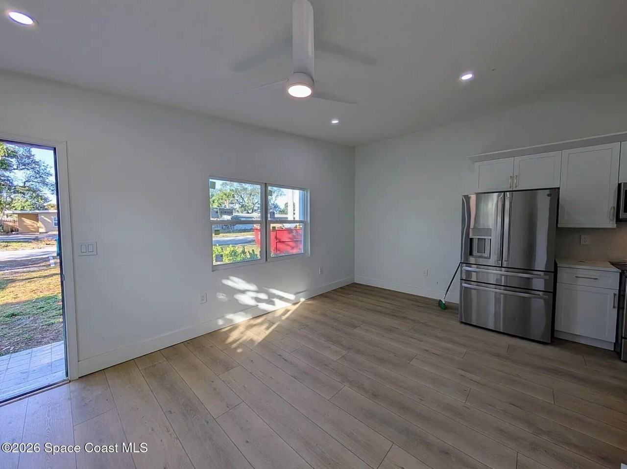 1827 Guava Ave - Photo 3 of 15