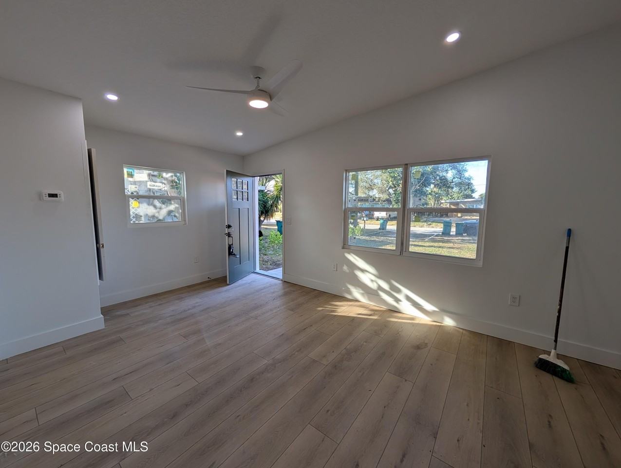 1827 Guava Ave - Photo 5 of 15