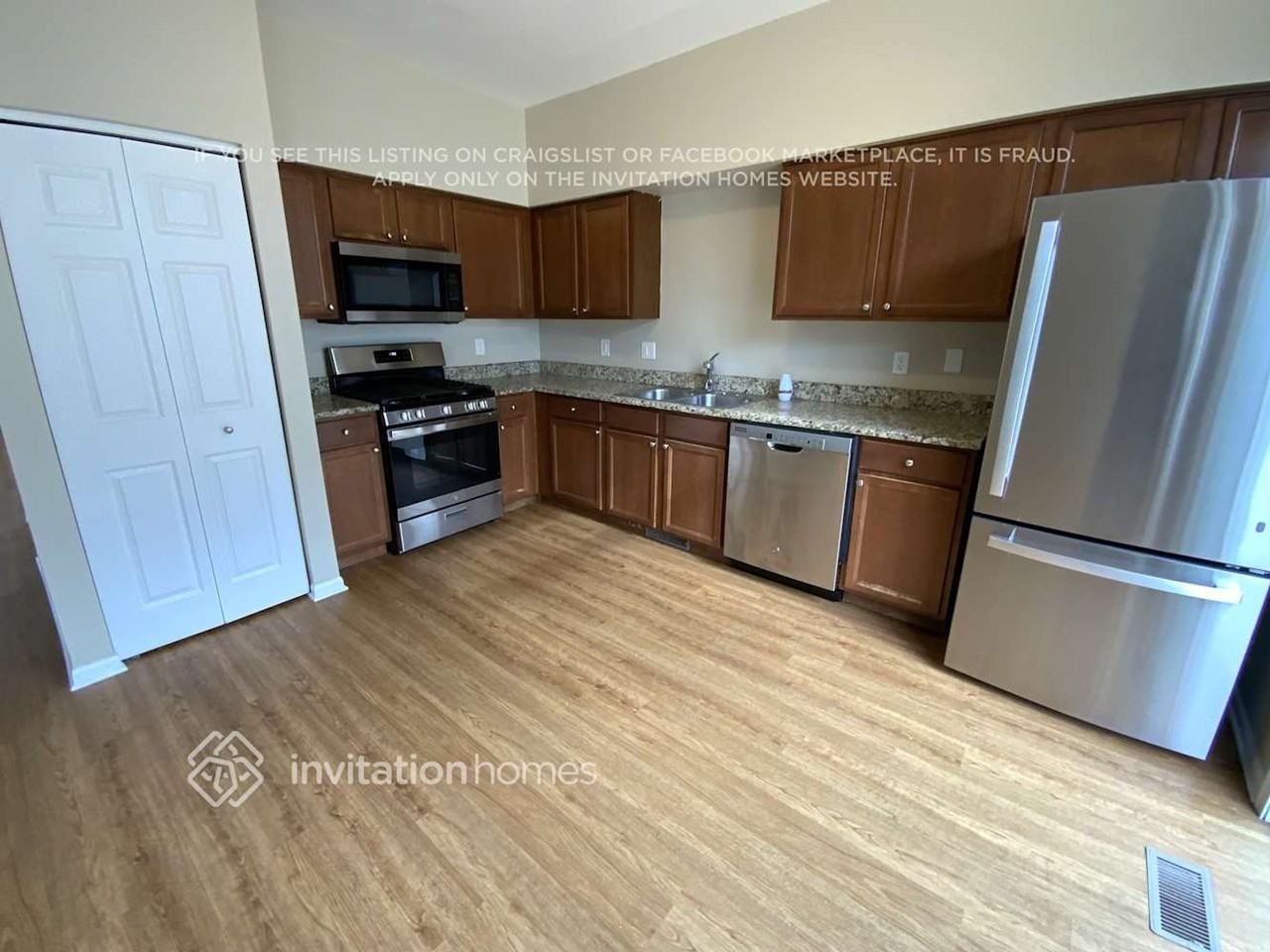 353 Richmond Dr - Photo 4 of 15