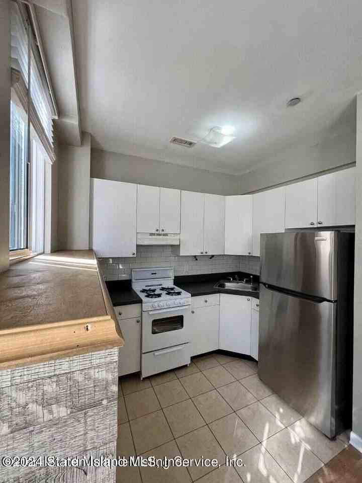 23 Midland Rd - Photo 3 of 19