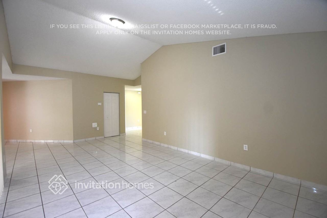 1110 Sw 98th Ter - Photo 2 of 16