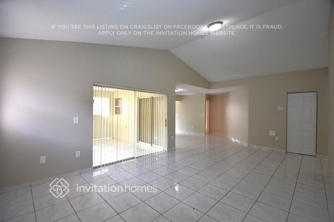 1110 Sw 98th Ter - Photo 3 of 16