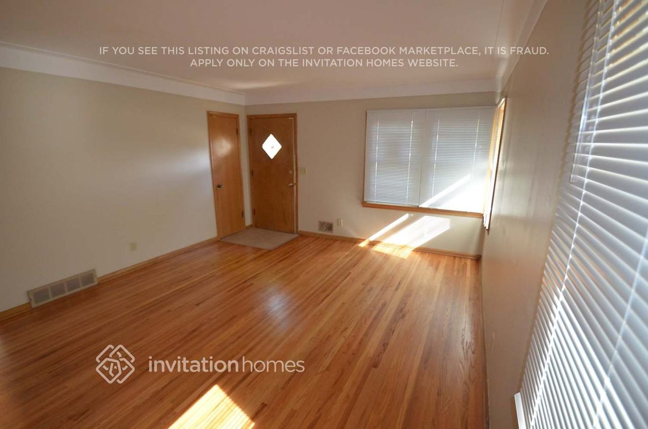 4240 6th St Ne - Photo 5 of 18