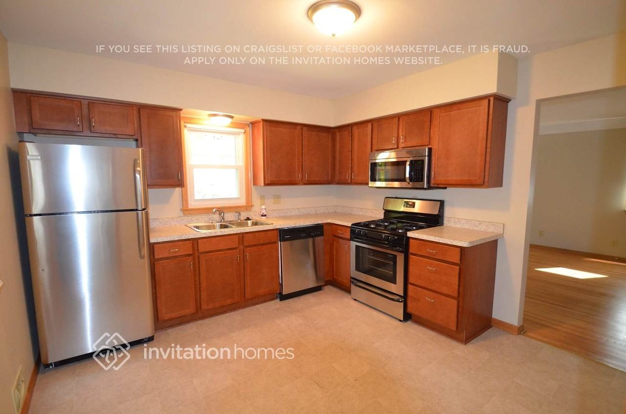 4240 6th St Ne - Photo 6 of 18