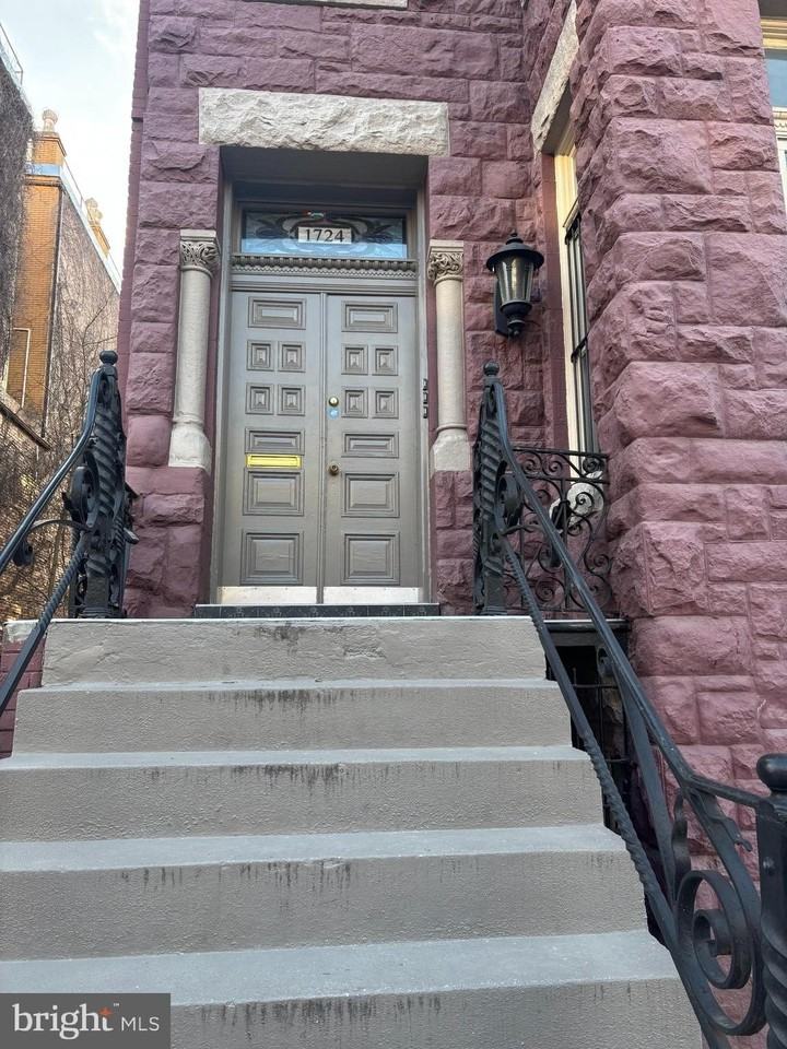 1724 18th St Nw Apt 3 #3 - Photo 2 of 12