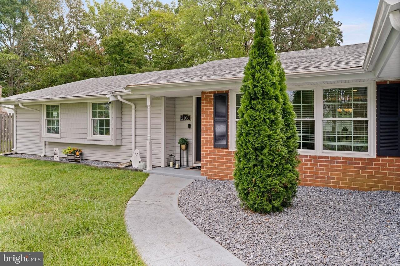 2106 Dennis Rd - Photo 4 of 18