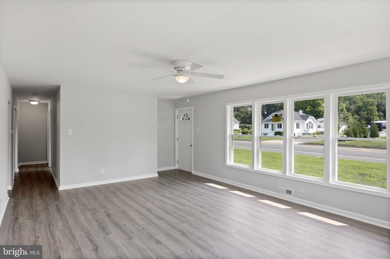 100 N Burlington Rd - Photo 5 of 18