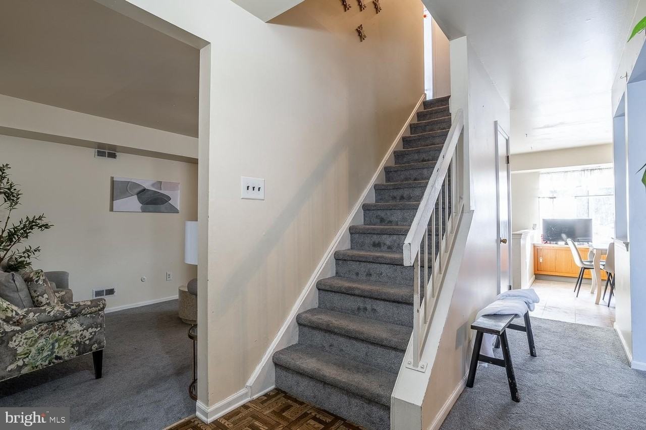 8 Dickenson Dr - Photo 2 of 29