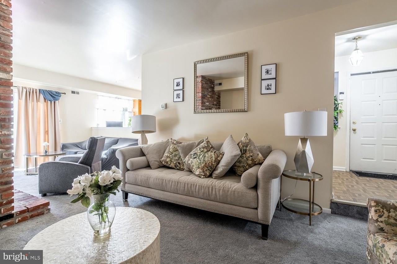 8 Dickenson Dr - Photo 4 of 29