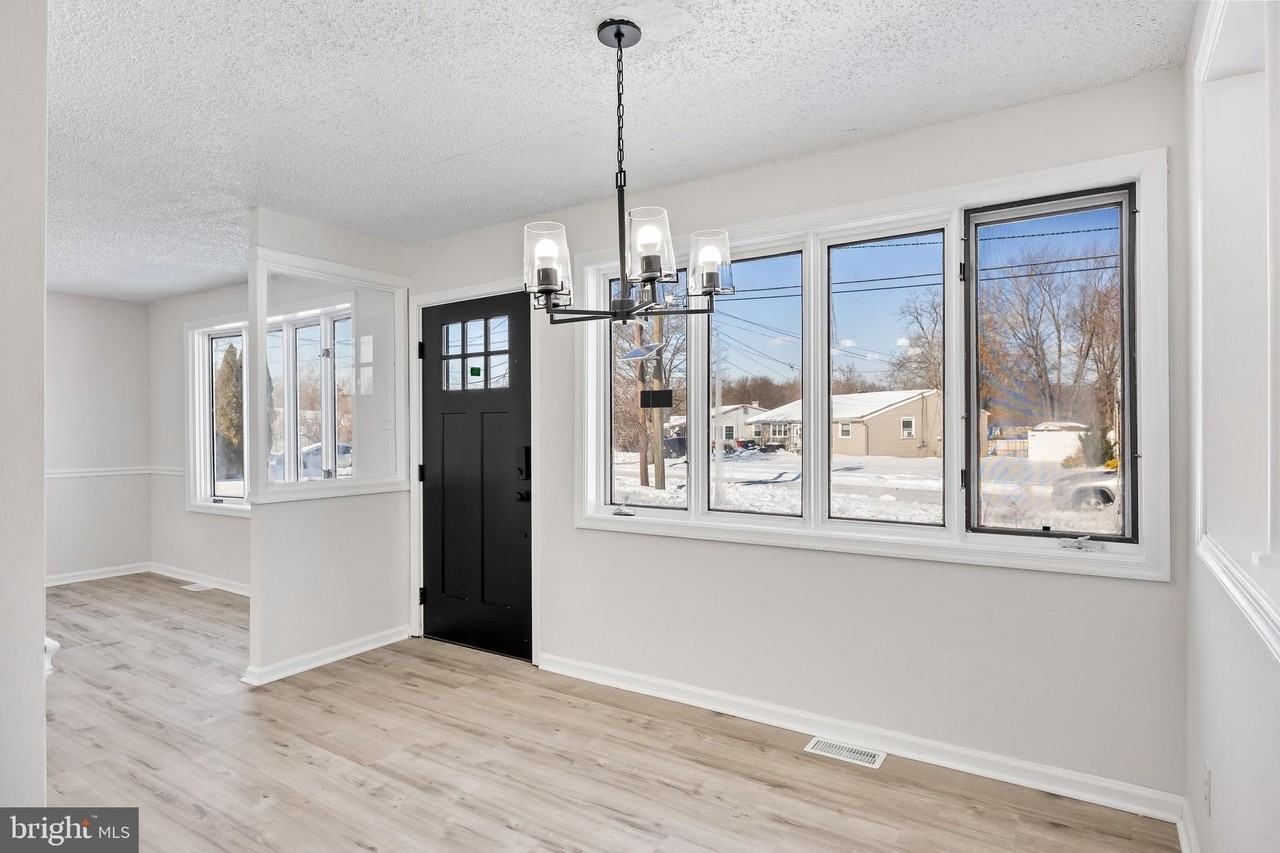 605 Tait Rd - Photo 3 of 17