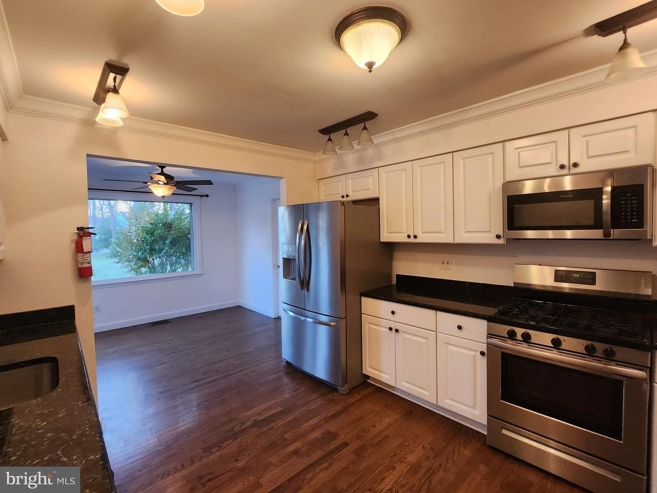 4 Oriole Dr - Photo 6 of 12