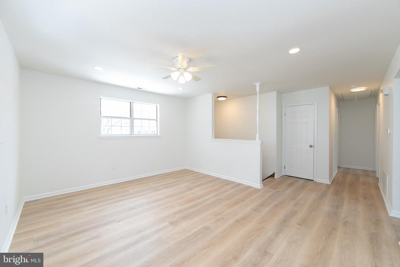 135 Washington Ave Apt B #B - Photo 4 of 19