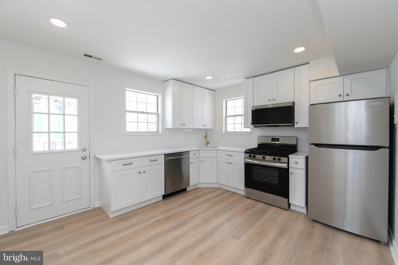 135 Washington Ave Apt B #B - Photo 5 of 19