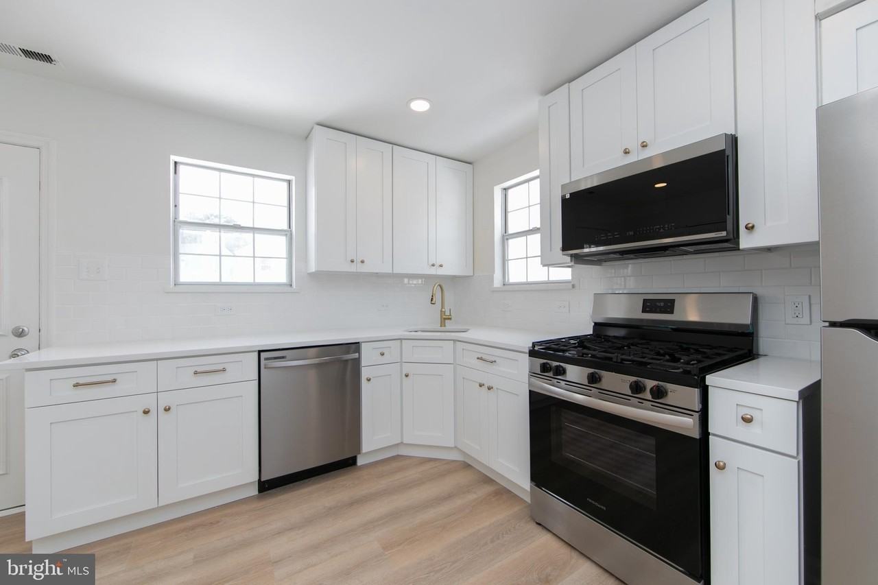 135 Washington Ave Apt B #B - Photo 7 of 19