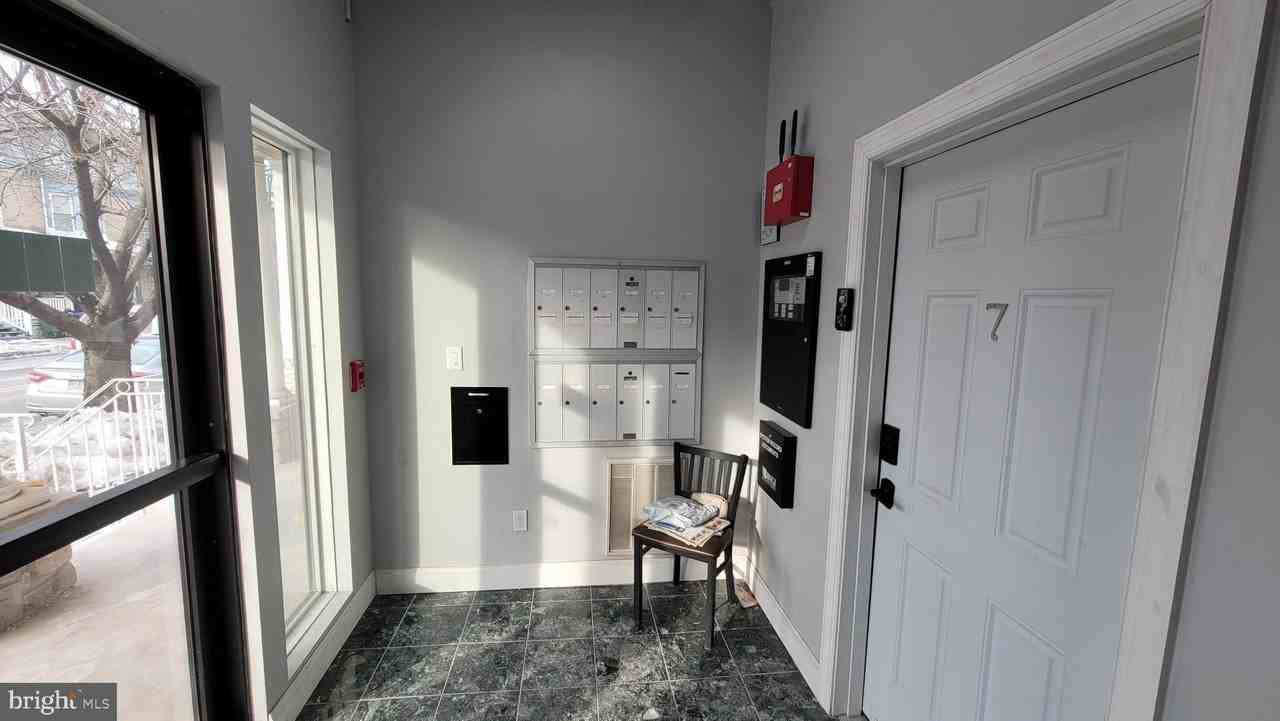 1729 Centre Ave Unit 10 #10 - Photo 4 of 30