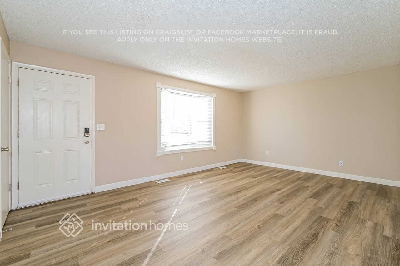 2881 S Olathe Ct - Photo 5 of 18