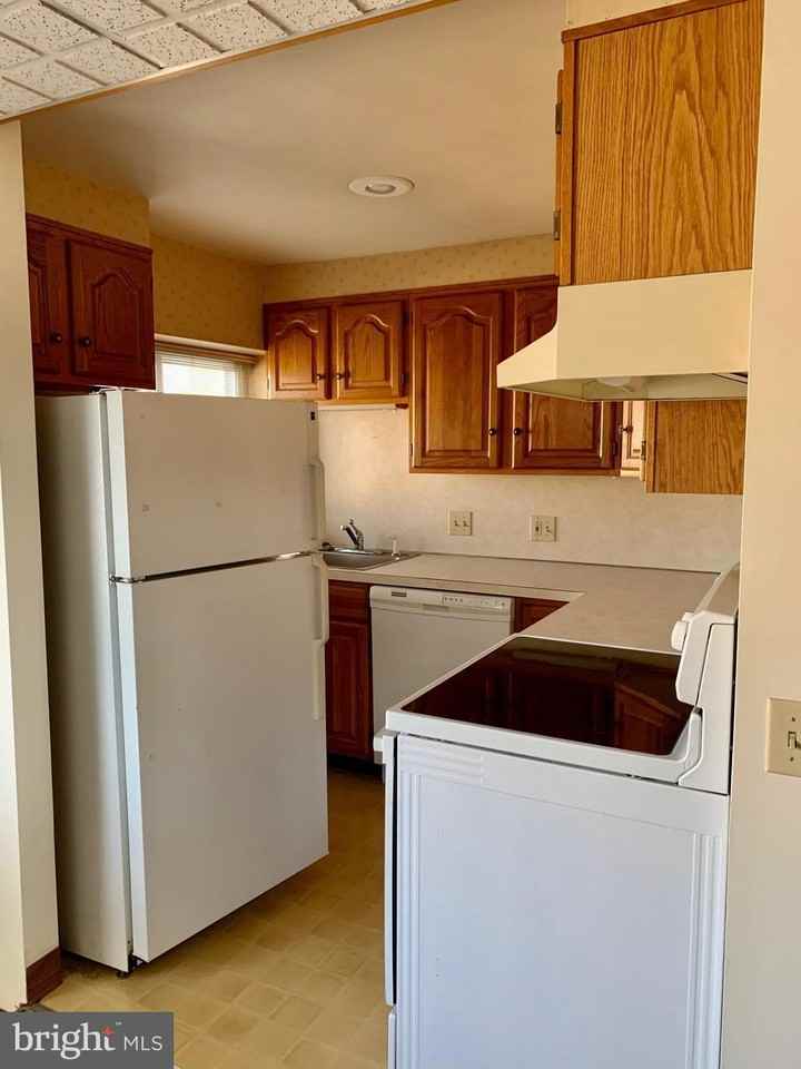 215 W 4th St Apt 2 #2 - Photo 4 of 6