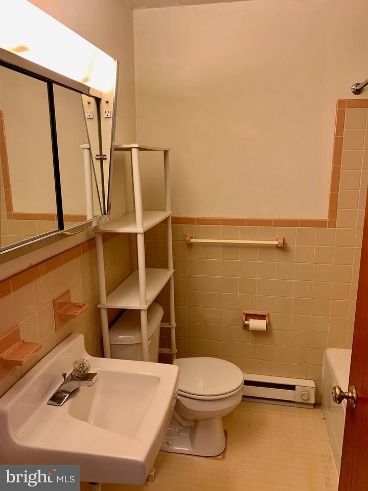 215 W 4th St Apt 2 #2 - Photo 6 of 6