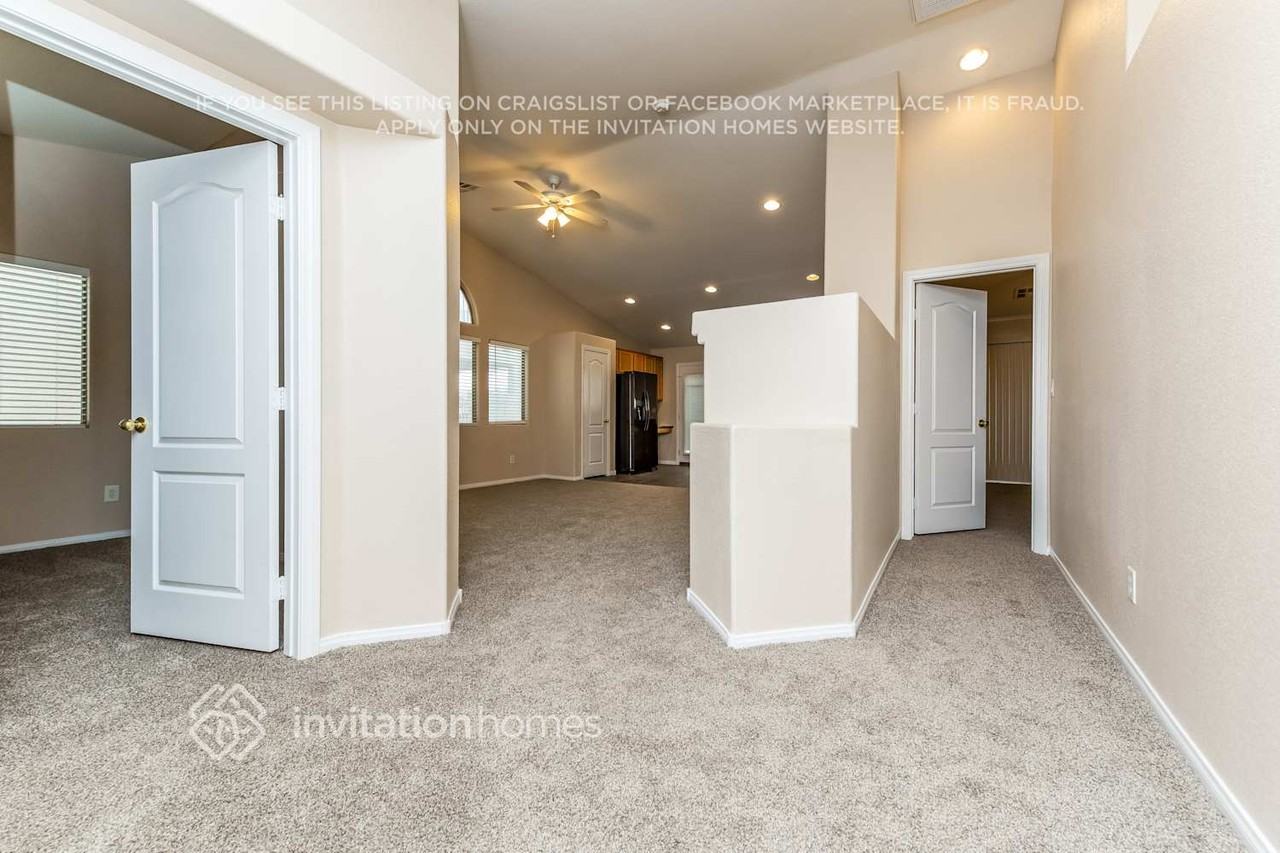 6535 Velvet Silk St - Photo 3 of 17