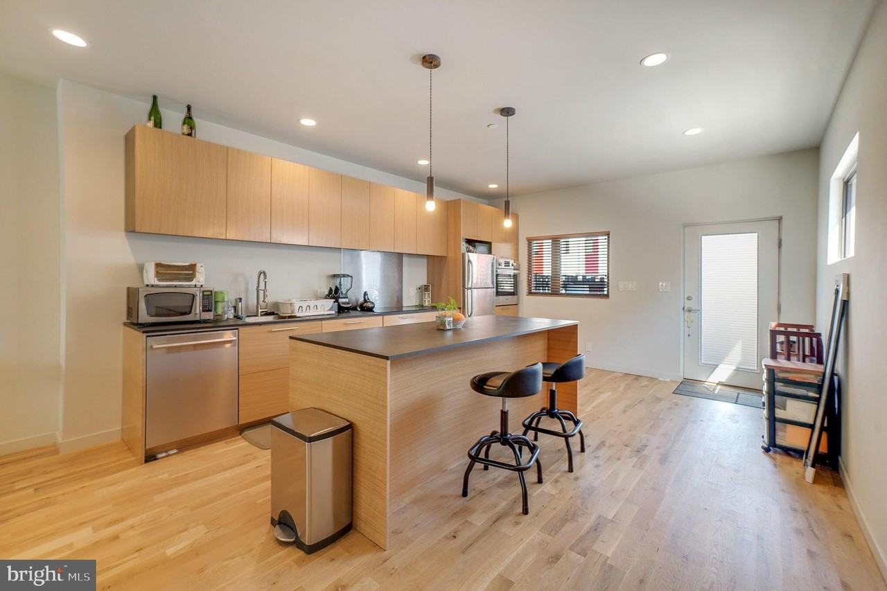 439 Moyer St - Photo 2 of 29