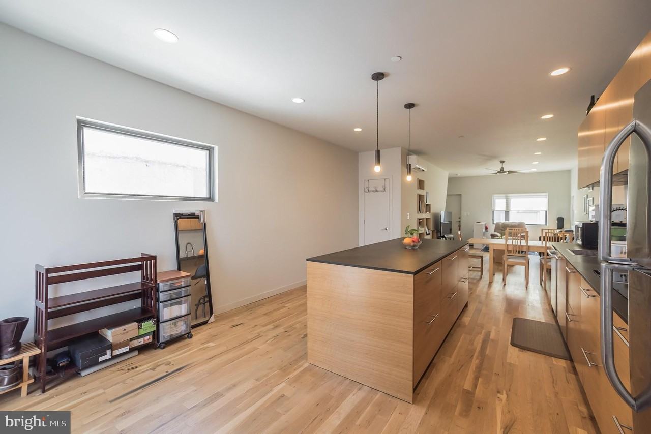 439 Moyer St - Photo 4 of 29