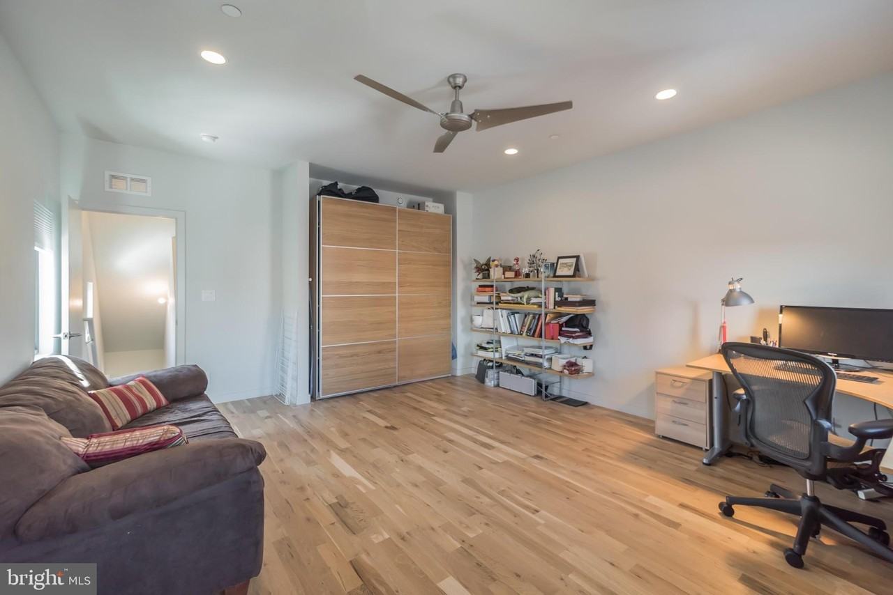 439 Moyer St - Photo 6 of 29