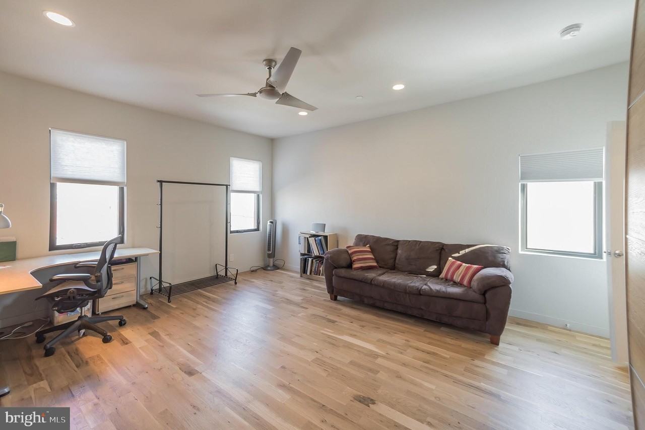 439 Moyer St - Photo 7 of 29