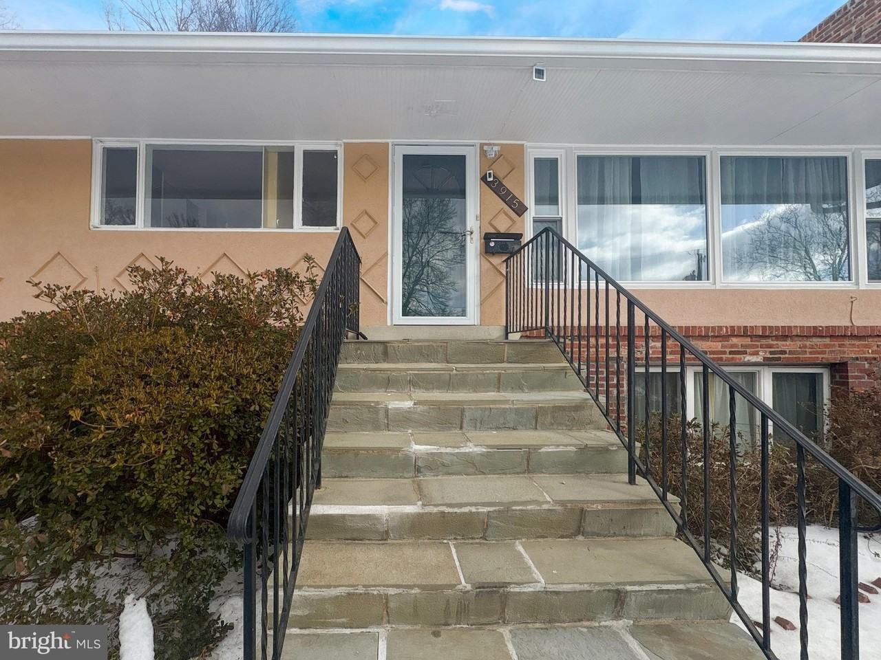 3915 Terrace Dr - Photo 3 of 29