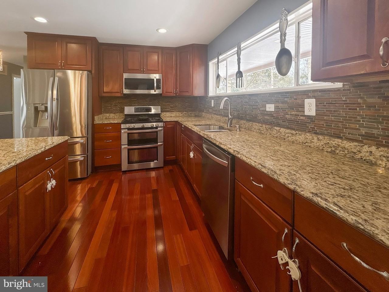 3915 Terrace Dr - Photo 7 of 29