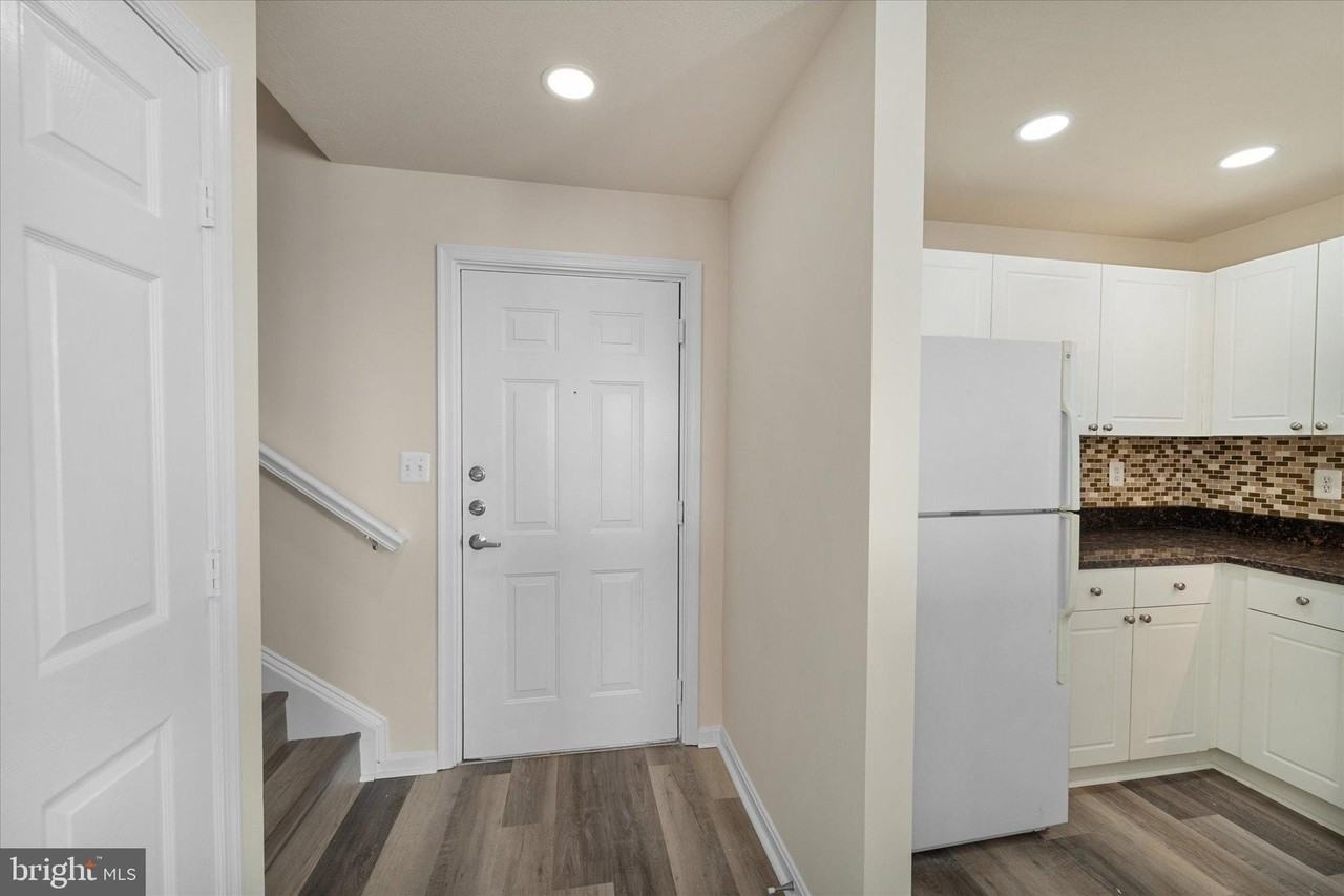 11350 Aristotle Dr Unit 7-402 #7-402 - Photo 5 of 34