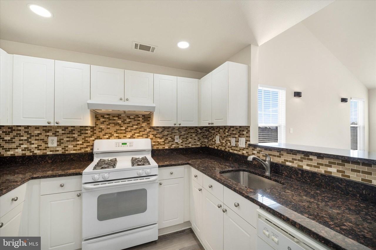 11350 Aristotle Dr Unit 7-402 #7-402 - Photo 7 of 34