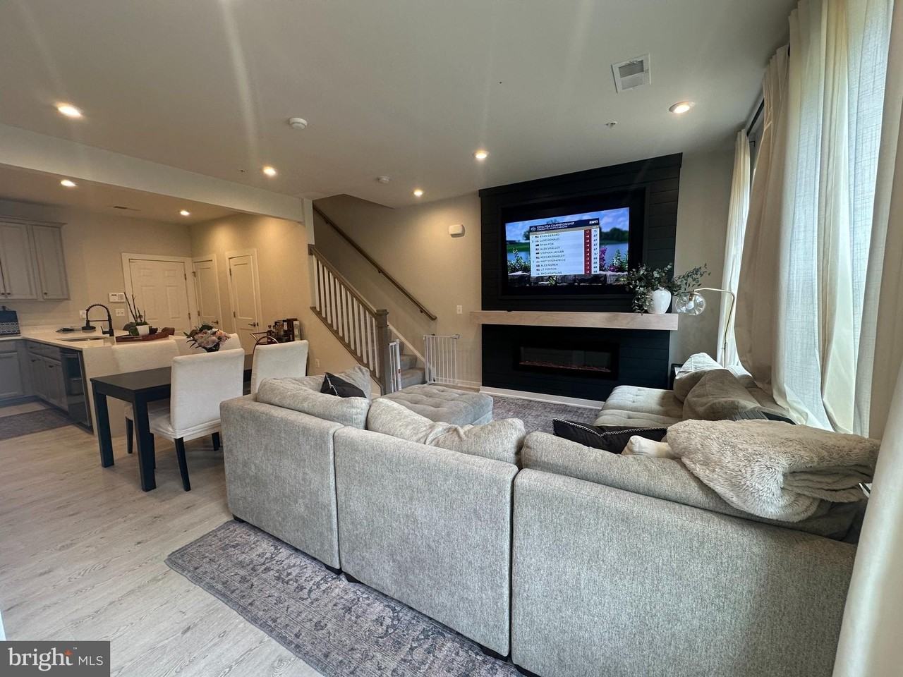 1118 Madeira Ter Se - Photo 3 of 36