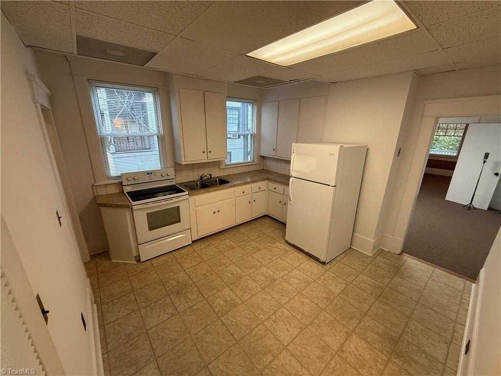 124 Taylor St #2 - Photo 6 of 9