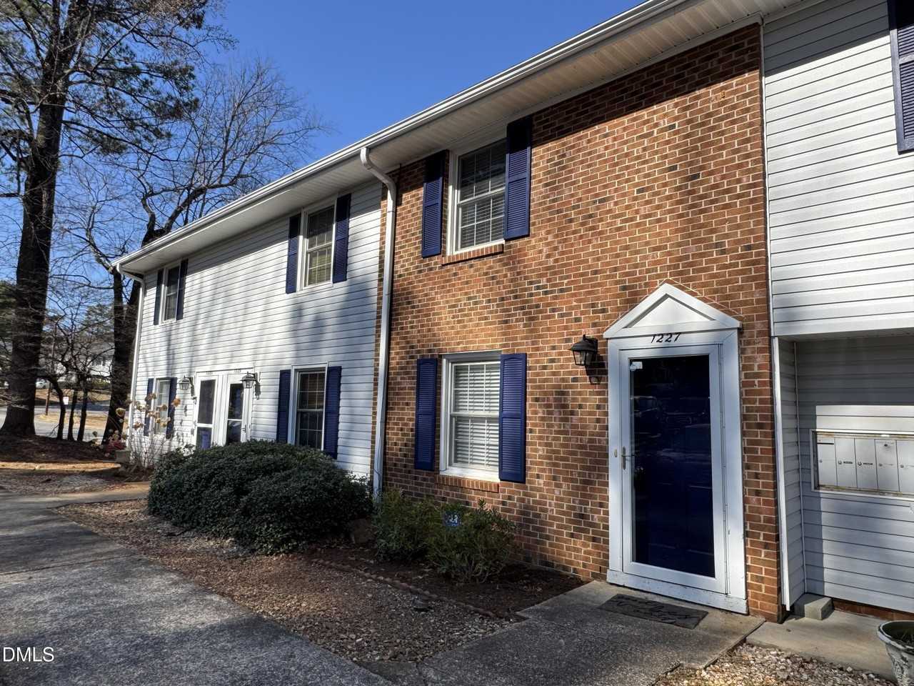 1227 Jamestown Ct - Photo 2 of 26