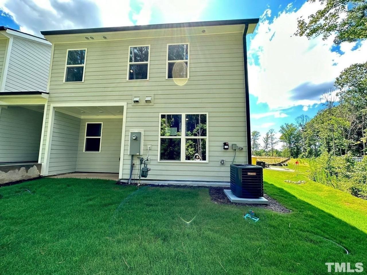 443 Autumn Rain St - Photo 3 of 32