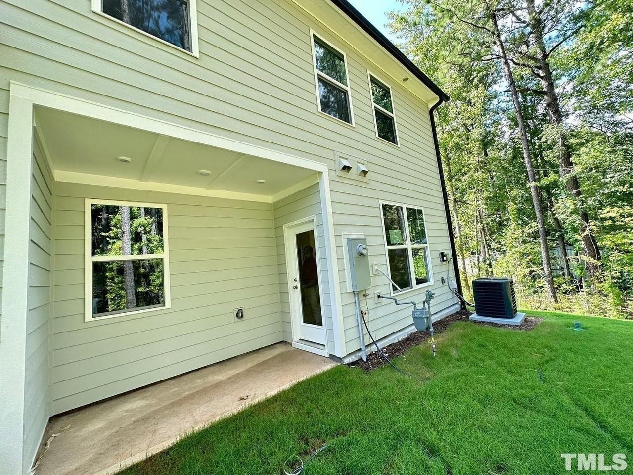 443 Autumn Rain St - Photo 4 of 32